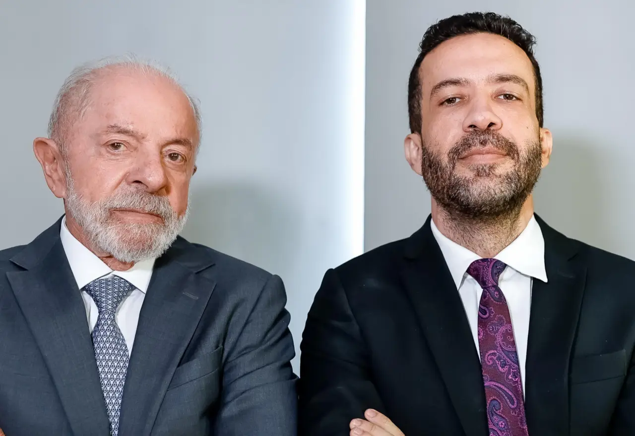André Janones é chamado de “general” por Lula após vitória nas eleições de 2026