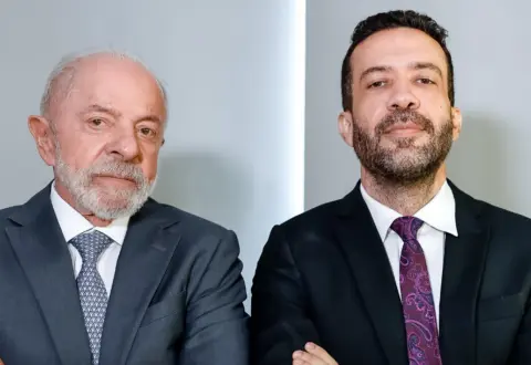 André Janones é chamado de “general” por Lula após vitória nas eleições de 2026