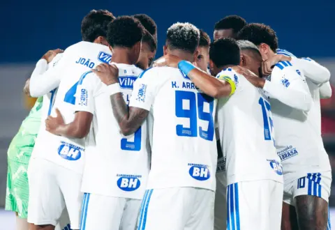 Cruzeiro tropeça na reta decisiva, Gerson decepciona e Artur Jorge vira alvo de questionamentos