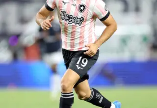 Titular contra o Remo, Arthur Cabral amplia sequência sem marcar gols pelo Botafogo