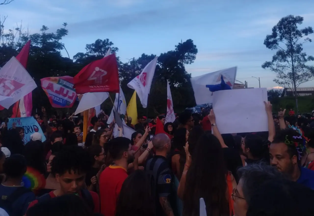 Ato em Mariana reúne movimentos populares em apoio a Lula e à democracia neste sábado (17)