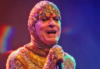 Show de Ney Matogrosso em Tiradentes é adiado para fevereiro de 2027 após cirurgia do cantor