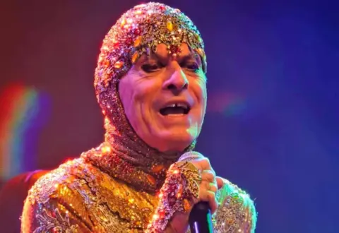 Show de Ney Matogrosso em Tiradentes é adiado para fevereiro de 2027 após cirurgia do cantor