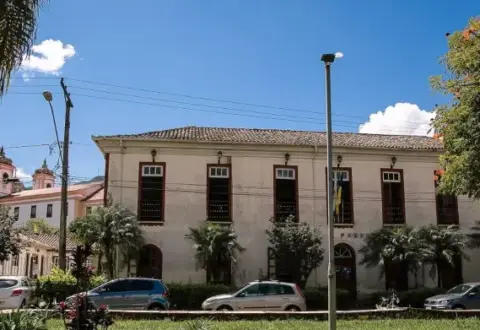 Ouro Preto contrata empresa por R$ 389 mil para revitalizar praça e área de lazer