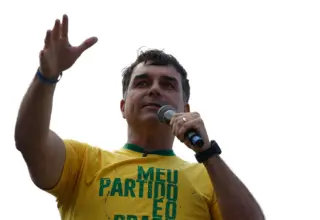 Aliado de Trump diz que Flávio Bolsonaro chegou aos EUA