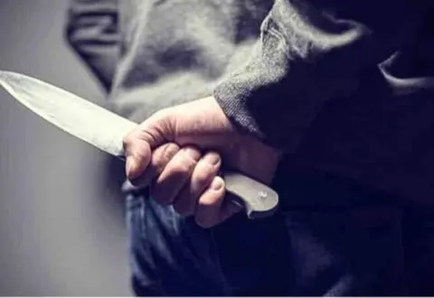 Homem é indiciado por tentativa de feminicídio contra a irmã em Nova Lima