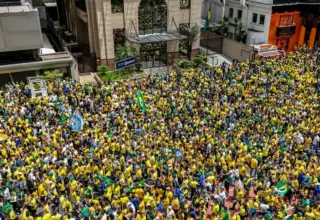 Campanha de Flávio Bolsonaro realiza manifestação na Paulista