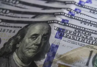 Dólar sobe 0,76% e fecha a R$ 5,39 em dia de cautela