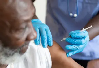 Itabirito começa a aplicar vacina Pneumo 20 em idosos com 85 anos ou mais