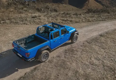 Jeep Gladiator 2027 traz edição especial com pneus de 35 polegadas para off-road avançado