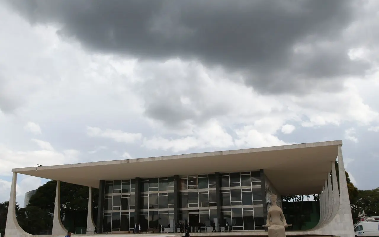 Homem é preso ao tentar inavadir a sede do STF em Brasília