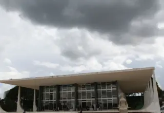 Homem é preso ao tentar inavadir a sede do STF em Brasília
