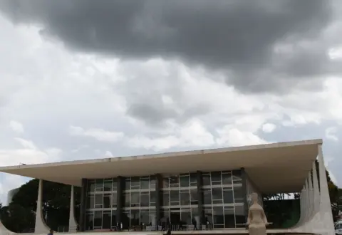 Homem é preso ao tentar inavadir a sede do STF em Brasília