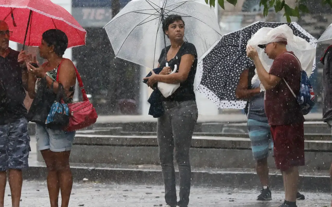 Inmet alerta para chuvas no Norte, Sudeste e Centro-Oeste