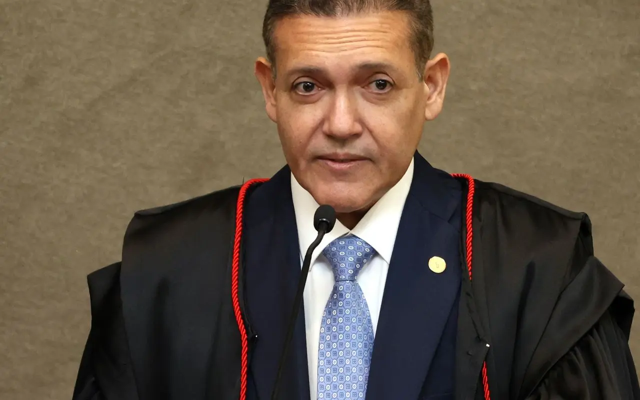 Kassio pede à PGR parecer sobre revisão da pena de Bolsonaro