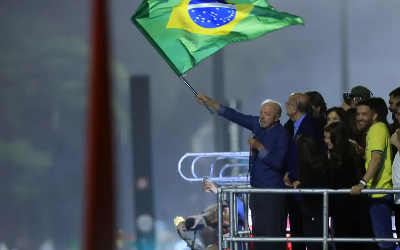 Líderes estrangeiros reconhecem vitória e parabenizam Lula