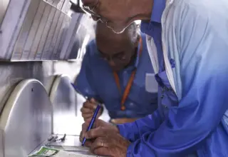 Mega-Sena acumula; prêmio pode chegar a R$ 185 milhões na terça-feira