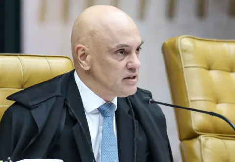 Moraes determina emissão de mandado de prisão contra Eduardo Bolsonaro