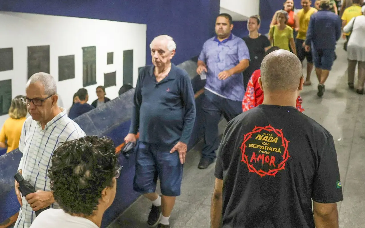 "Não poderia ficar de fora", diz idoso que votou 10 dias após cirurgia