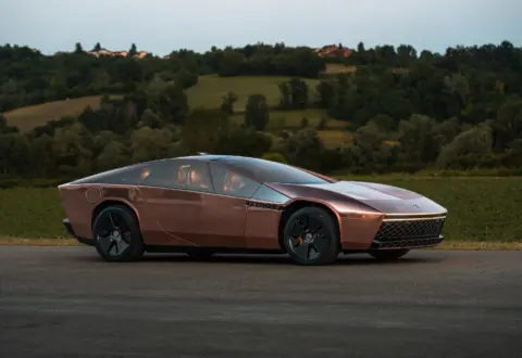 GFG Style apresenta o Peralta D: um supercarro único com carroceria de cobre