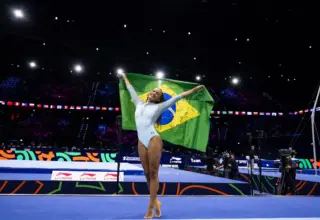 Rebeca Andrade conquista o tri no Mundial de Ginástica na Holanda