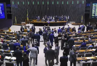 Representação de parlamentares negros segue baixa, diz pesquisadora