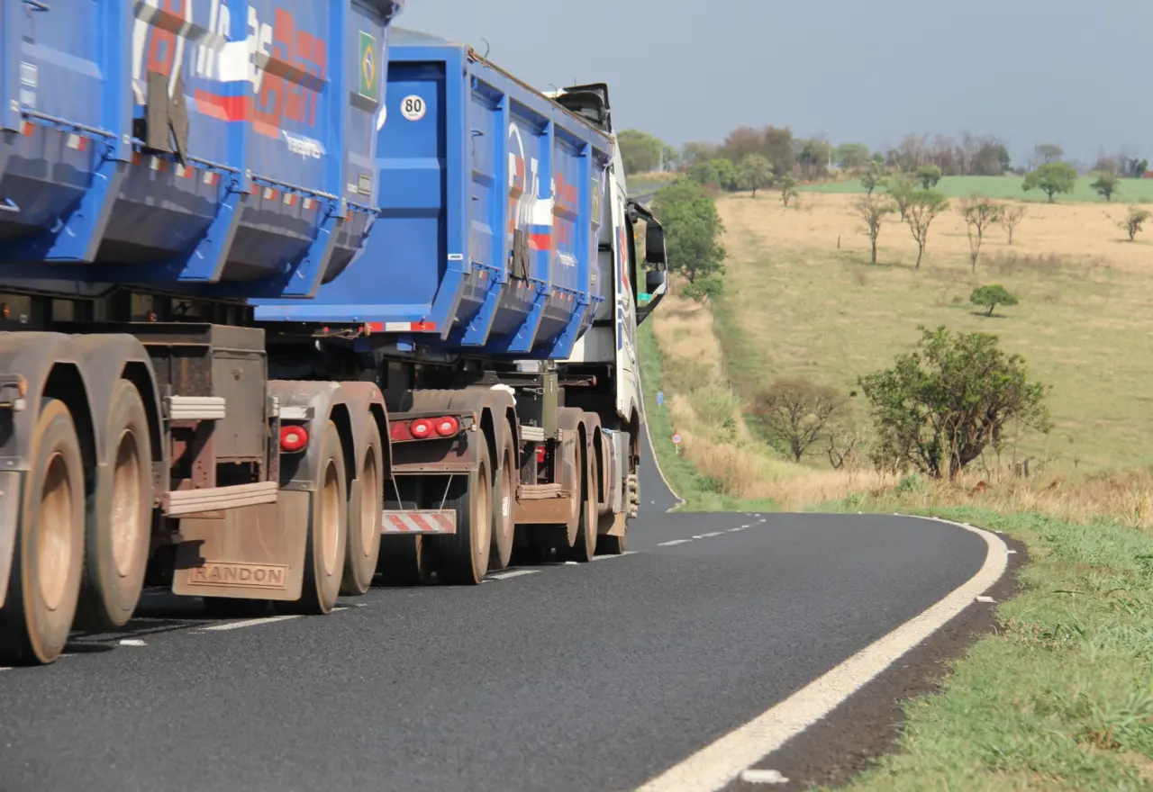 Minas Gerais restringe circulação de veículos de grande porte nas rodovias durante o feriado de 12 de outubro