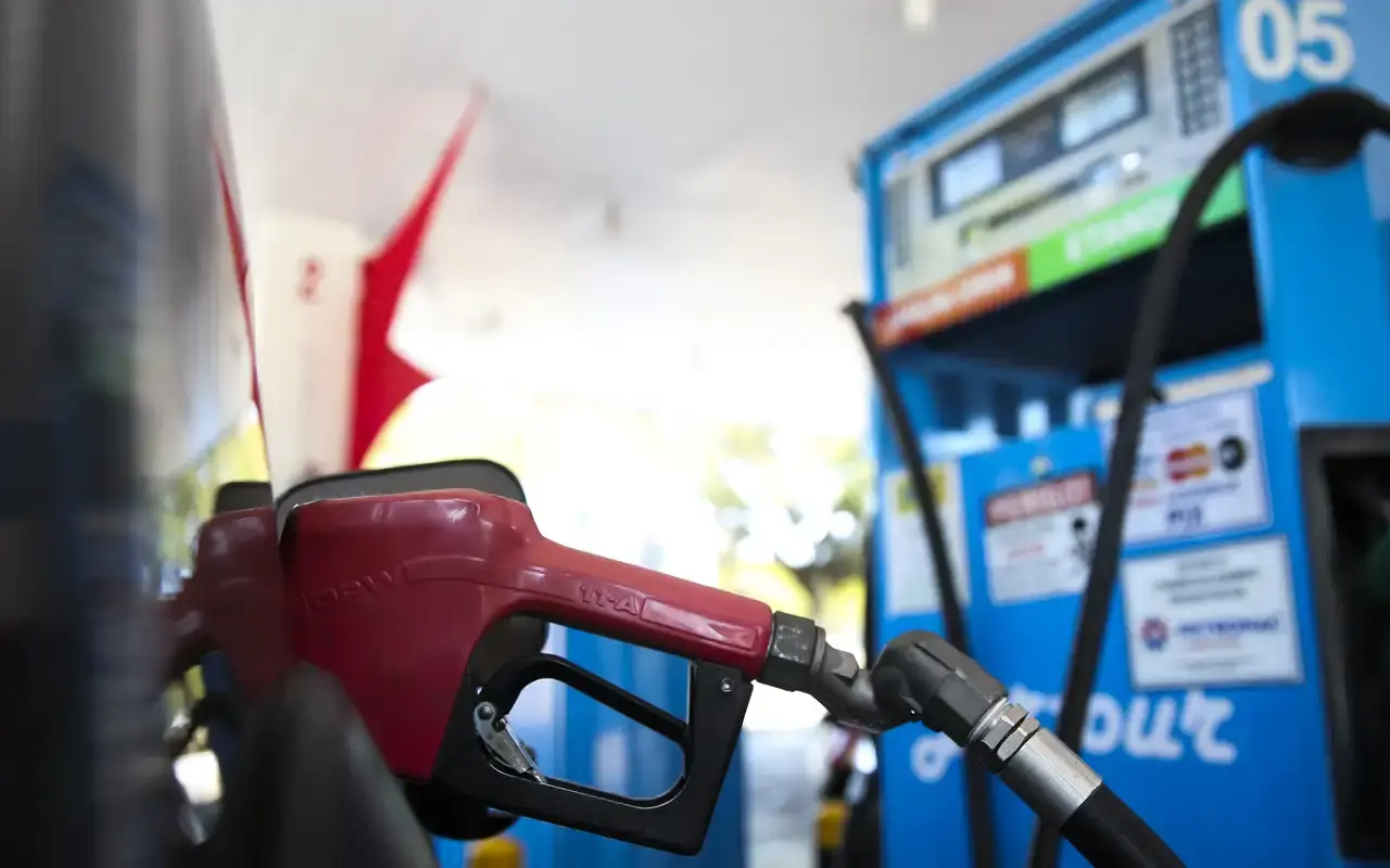 Tributos da gasolina são zerados e subsídios a combustíveis, ampliados