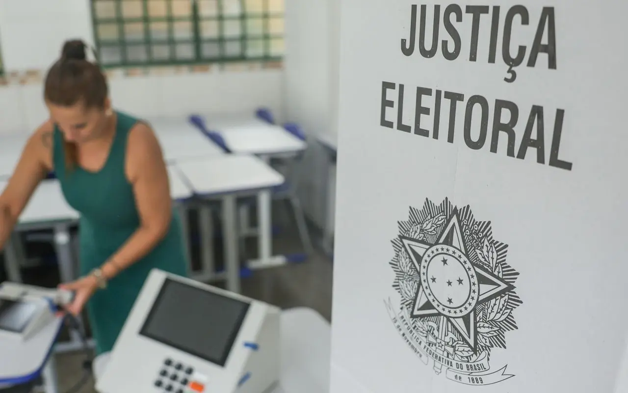 TSE informa que 900 urnas foram substituídas até o meio-dia