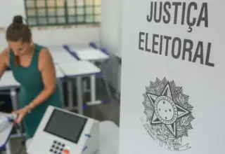 TSE informa que 900 urnas foram substituídas até o meio-dia
