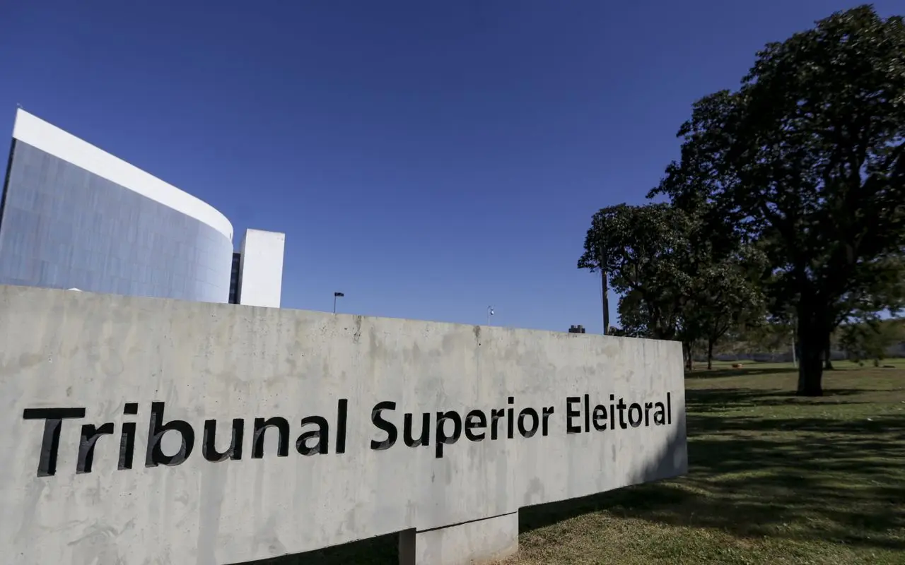 TSE manda suspender site que oferece criptomoedas por apoio a Flávio